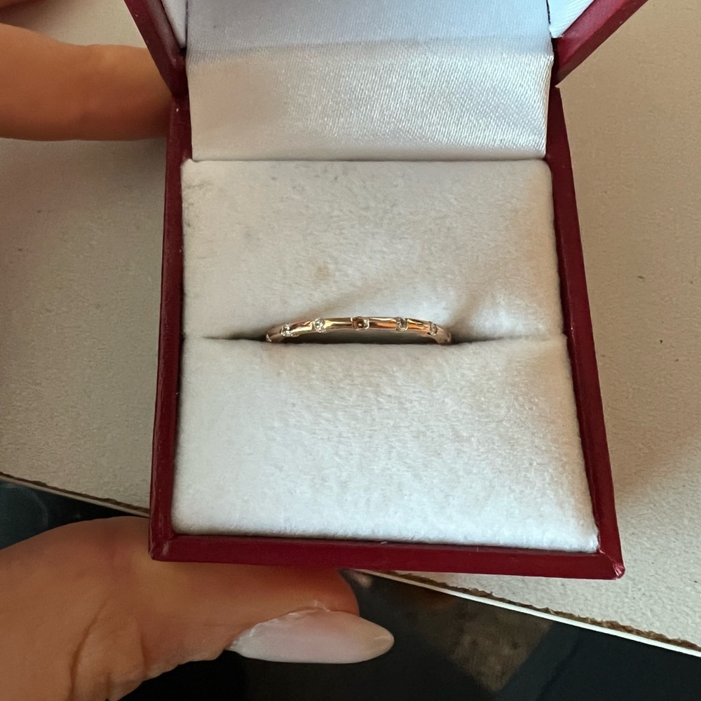 Gold Ring - Picture 2 of 4